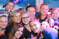 Partypeople auf dem Partyboot