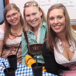 Fotos vom Oktoberfest auf dem Partyschiff Fotos vom Oktoberfest auf dem Partyschiff